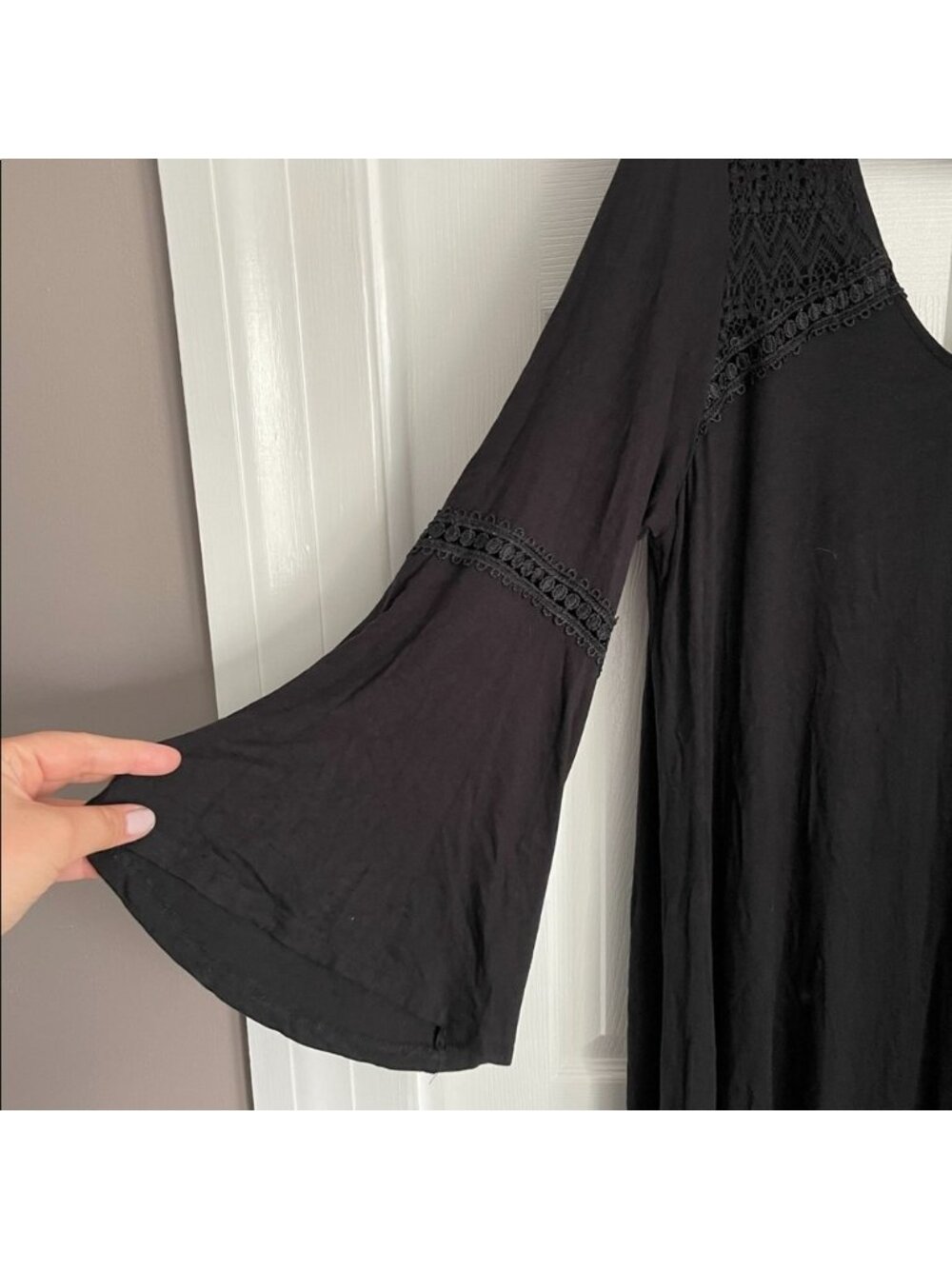 Black crochet bell sleeve dress - Picture 3 of 5